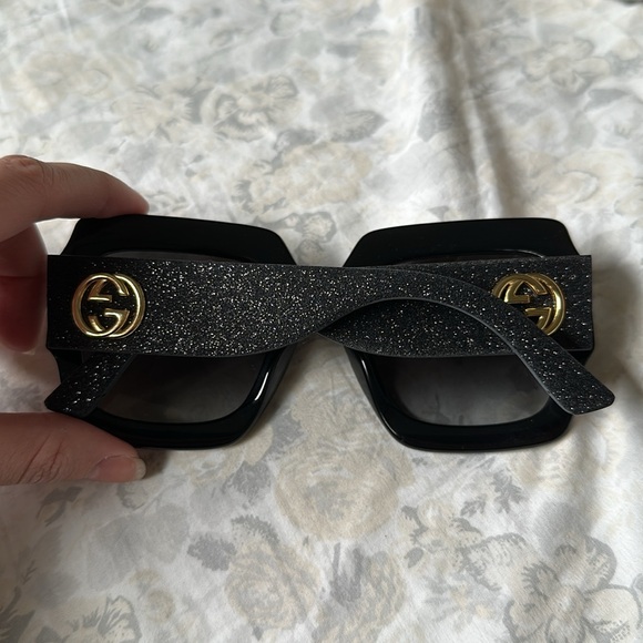 GUCCI Oversize Square Shiny Black Frame W/Black Glitter Arms Sunglasses $505 - Picture 9 of 10